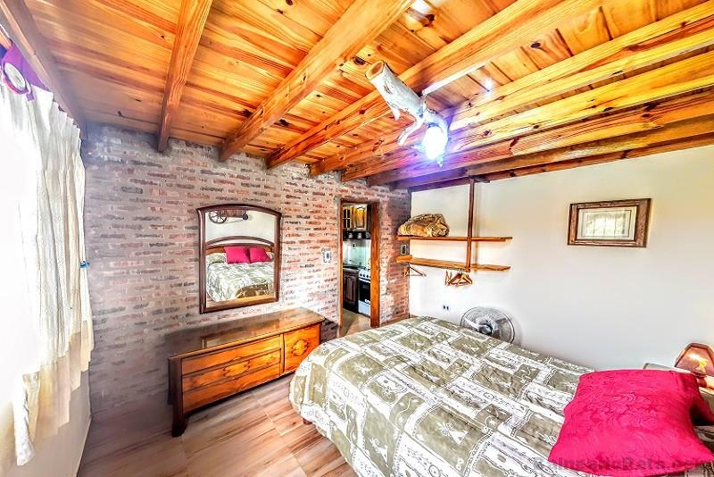 Cabaña para 6 personas. Dormitorio matrimonial. de Cabañas Marsu