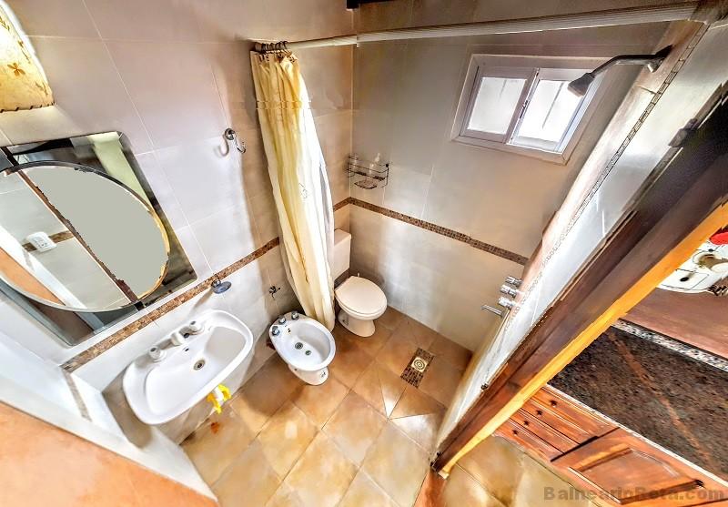 Cabañas para 4 personas. Baño completo. de Cabañas Marsu