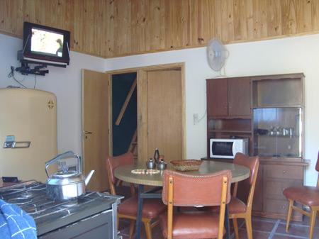 Dto 3- Vista de la Cocina con TV satelital. de Propiedades El Faro
