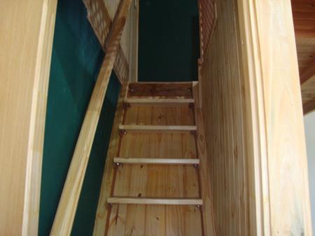 Dto 3-Escalera acceso a dormitorio planta alta. de Propiedades El Faro