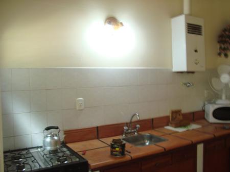Dto 1- Vista de la cocina, microondas. de Propiedades El Faro