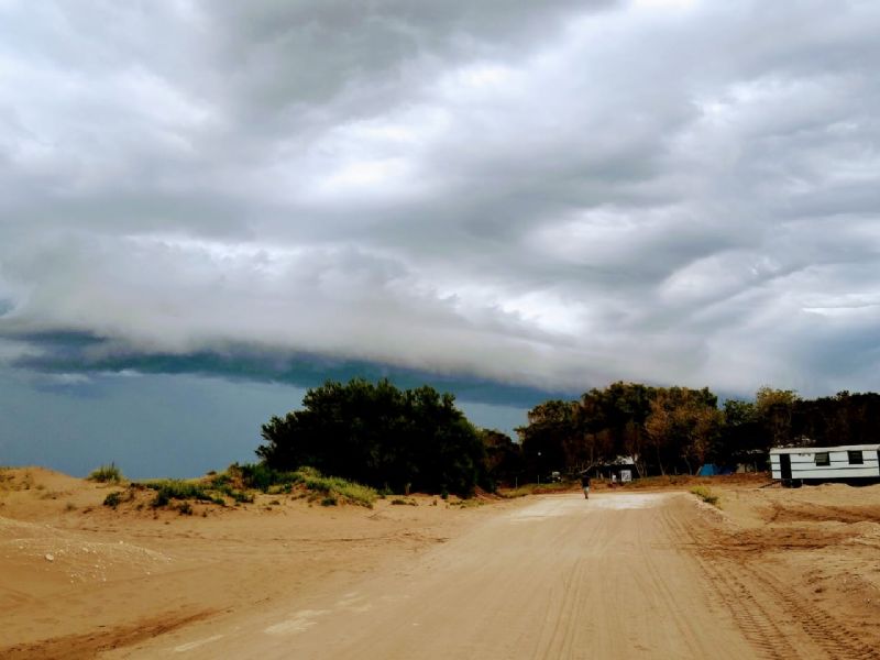 Fotos de una tormenta matutina enviada por Carla de Olavarría de Fotos e imágenes del Balneario Reta